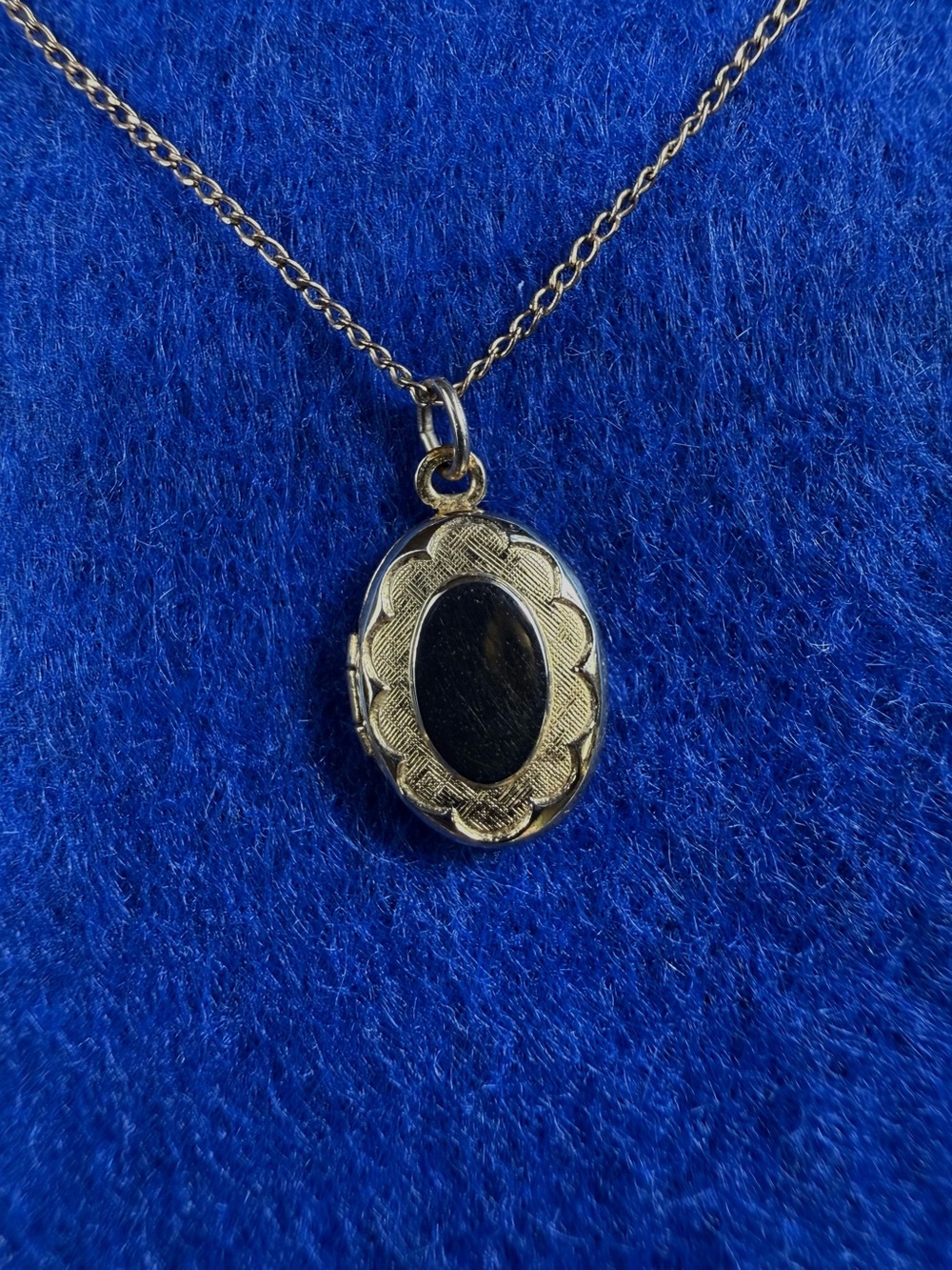 Vintage 12 kt Gold filled Locket necklace.